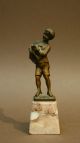 Alte Wienerbronze ' Hans Mit Glücksschwein ' Figur Aus Bronze Auf Marmor Sockel 1900-1949 Bild 1