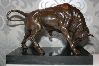Bronze Stier Skulptur Bild
