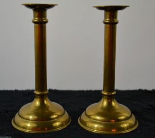 Zwei Schlichte Biedermeier Kerzenleuchter Aus Messing Um 1840 Bild