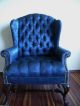 Wunderschöner Chesterfield Sessel Royal Blau Mahagoni Mit Nieten Stilmöbel nach 1945 Bild 1
