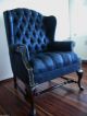 Wunderschöner Chesterfield Sessel Royal Blau Mahagoni Mit Nieten Stilmöbel nach 1945 Bild 2
