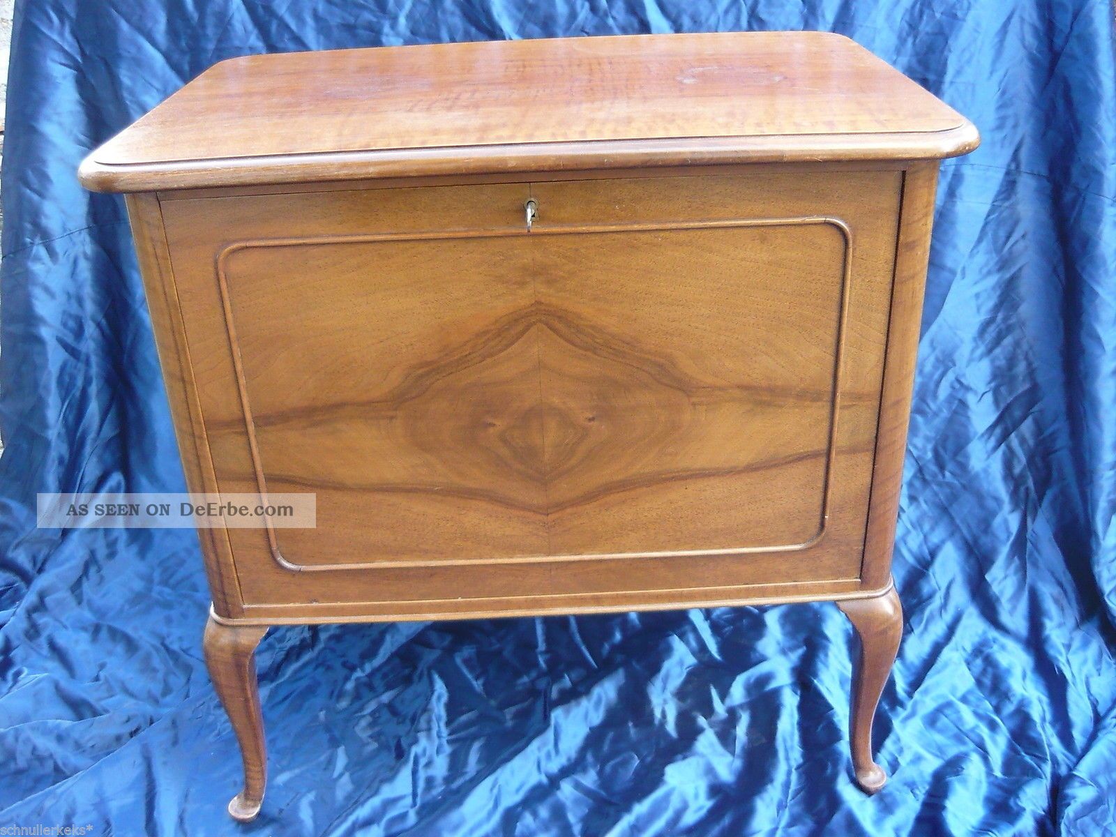 Chippendale Kommode Schränckchen Beistelltisch Nachtkästchen Vollholz Furniert Stilmöbel nach 1945 Bild