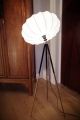 Cocoon Tripod Steh Lampe Mid Century Design Moon Loft Stativ Antik 60 Geschenk Gefertigt nach 1945 Bild 6