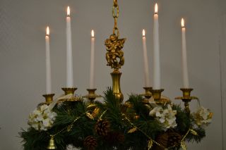 Antiker Kerzenleuchter Mit Weihnachtskranz,  Kerzenhalter Aus Massiv Bronze Bild