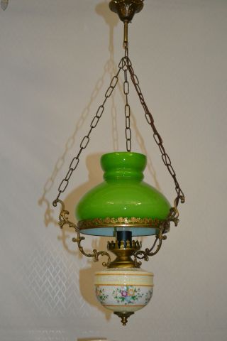 Schöne Alte Deckenlampe In Landhaustil Bild