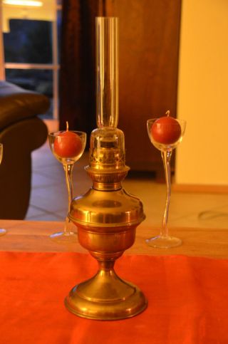 Große Und Sehr Schöne Antike Öllampe/petroleumlampe Messing 44 Cm Hoch Bild