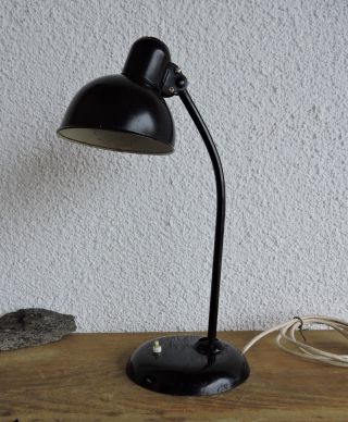 Bauhaus Lampe Schreibtischlampe Tischlampe Kaiser Idell Entwurf Christian Dell Bild