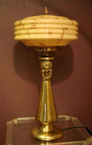 Prächtige Messing Tischlampe Mit Löwenköpfen/glasschirm,  Art Deco Um 1930 Bild