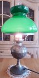 Tischlampe Im Petroleumlampen - Stil,  Zinn/zinnguss,  SmaragdgrÜner L - Schirm,  Glaszyl. Gefertigt nach 1945 Bild 1