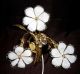 Wunderschöne Wandlampe Aus Messing Mit 3 Blumen Aus Dickwandigem Glas Gefertigt nach 1945 Bild 1