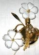 Wunderschöne Wandlampe Aus Messing Mit 3 Blumen Aus Dickwandigem Glas Gefertigt nach 1945 Bild 2