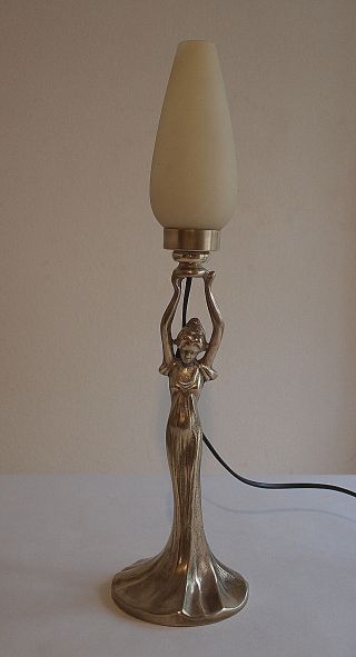 Zierliche Messing - Tischlampe Mit Figur Und Glaskelch Bild