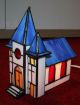 Tiffany Stil - Kirche - Glas Haus Lampe - Blau - Weiß - Rot - N13 Gefertigt nach 1945 Bild 3