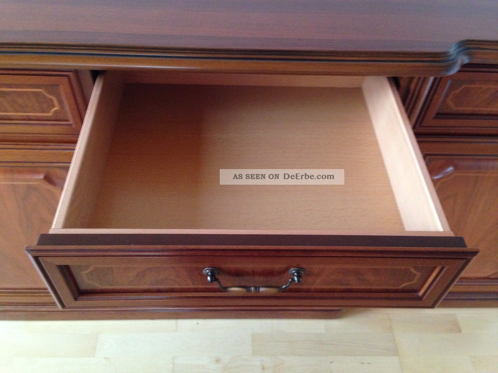 Englisches stilmöbel sideboard nussbaum sehr gut erhalten