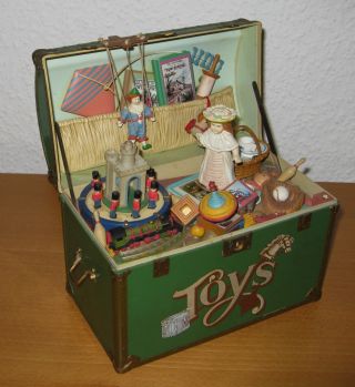 Spieluhr - Spieldose Toys - Spielkiste Von Enesco Bild