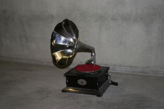 Nostalgisches Grammophon Trichtergrammophon Antik Bild