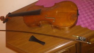 Alte Geige Violine Dachbodenfund Sammeln Deko Alter Koffer Bild