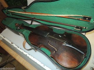 Dachbodenfund : Alte Geige,  Sign.  Antonius Stradivarius Cremonetis Anno 1706 Bild