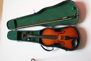 Eine 4/4 Chinesische Geige/violine Kpl Mit Etui Und Bogen Bild