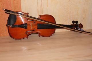 Varkaufe Eine Geige. Bild