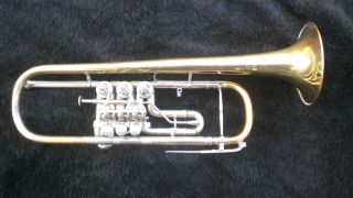 Tolle Deutsche Konzerttrompete In B.  Trigger Neusilbermaschine/koffer.  Marke Bild