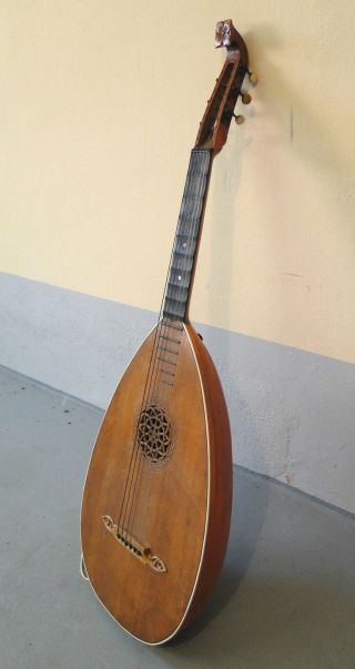 Alte Mandoline 97 Cm Lang 6 Saiten Aus Holz Etwas Reparaturbedürftig Bild
