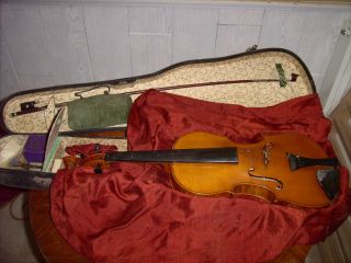 Alte Geige / Violine / Musikinstrument / Geige / Geigenkasten Bild