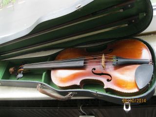 Alte Geige Violine.  Löwenkopf. Bild