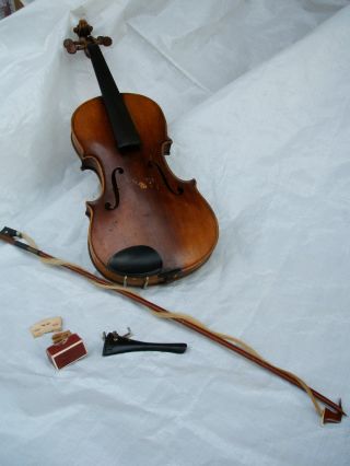 Alte Geige - Violine - Old Violin - Violino Vecchio - Old Fiddle - No Strad Bild