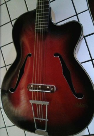 Alte 106cm Rot - Schwarze Jazz Gitarre Vermutlich Aus Den 50 - 60ern Bild