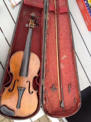 Antike Geige Anno 1748 Mit Koffer Und Bogen Bild