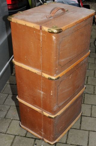 Alter Schiffskoffer Mit Holzbeschlägen - Antik Bild