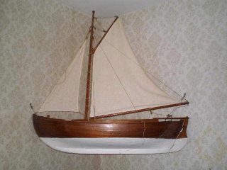 Segelboot Standmodell Einmaster Segeljolle Segelschiff Modell Bild