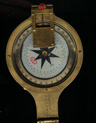 Kompass,  Peilkompass,  1917 Stempel Auf Ledertasche,  Nummer Auf Dem Kompass Und De Bild