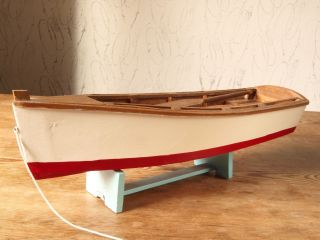 Altes Modell Eines Ruderboots Aus Holz Mit Ständer 33 Cm Modellschiff Bild