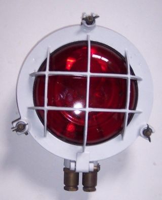 Hna - Deckenleuchte Rund Mit Rotem Schutzglas; Schiffslampe,  Schiffslaterne Bild