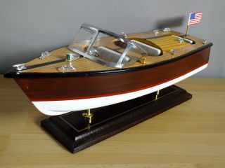Motorboot Dekorationsmodell Auf Ständer,  Werkstoff Holz Bild