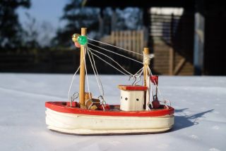 Kleines Fischerboot Holz Handarbeit Boot Kahn Kutter Schiff Schiffsmodell Deko Bild
