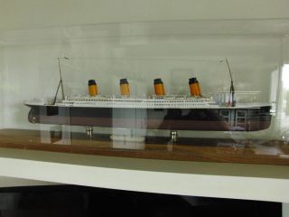 Titanic Mit Vitrine Bild