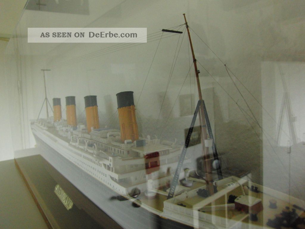 Titanic mit vitrine Dekoration für vitrine