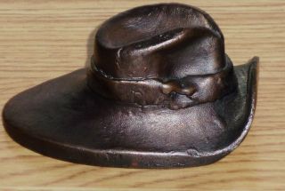Paul Wunderlich - Le Chapeau De James Joyce - Bronze Von 1979 Bild