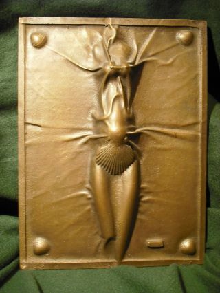 Paul Wunderlich; Aphrodite.  Bronzerelief 1979 Bild