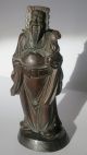 Chinesische Skulptur Echtholz Sockel Gottheit Mit Kopfbedeckung Und Vogel Qin? 1950-1999 Bild 1