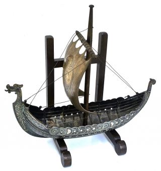 Großes Wikinger - Schiff - Modell Aus Bronze,  Auf Holzständer,  Länge 42 Cm.  Antik. Bild