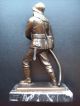 Skulptur Figur Feuerwehrmann Feuerwehr Metall Sockel Firefigther Ehrenpreis 1950-1999 Bild 1