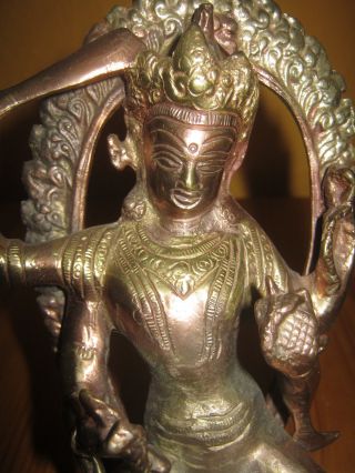 Alte Dekorative Metall Figur Einer Asiatischen Gottheit Mit 4 Armen Und Schwert Bild