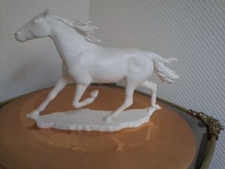 Porzellanfigur Trabendes Pferd Bild