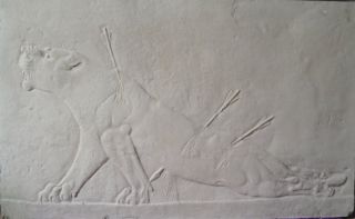 Wand - Relief Formguß Panther Von Pfeilen Getroffen Antikes Vorbild Bild