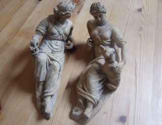 2 Schöne Geschnitzte Holzfiguren Um 1800 Liegende Frauen Bild