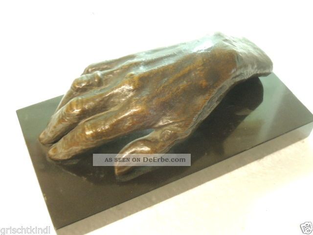 Alte Bronzeskulptur 